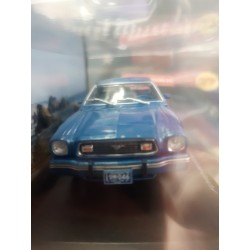 N°29 Ford Mustang II Ghia 1975